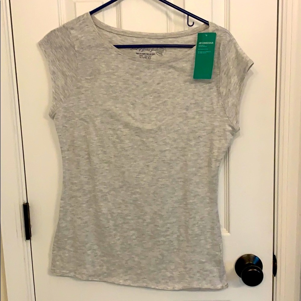H & M gray cap sleeve shirt